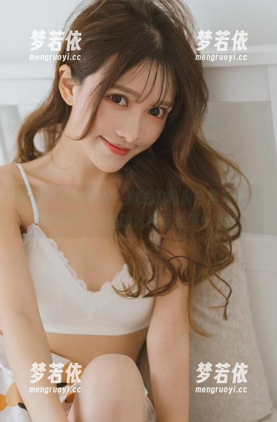 丽柜 - 优雅瞬间：琳达的私房白裙写真，原图尽显女性的纯粹与柔美！.txt-梦若依
