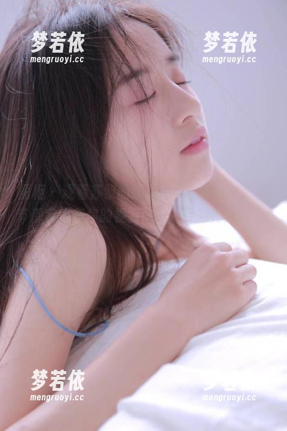 丽柜 - 观看苏黎的眼镜写真，把每一个细节都定格在你的视野中，感受独特风格.txt-梦若依