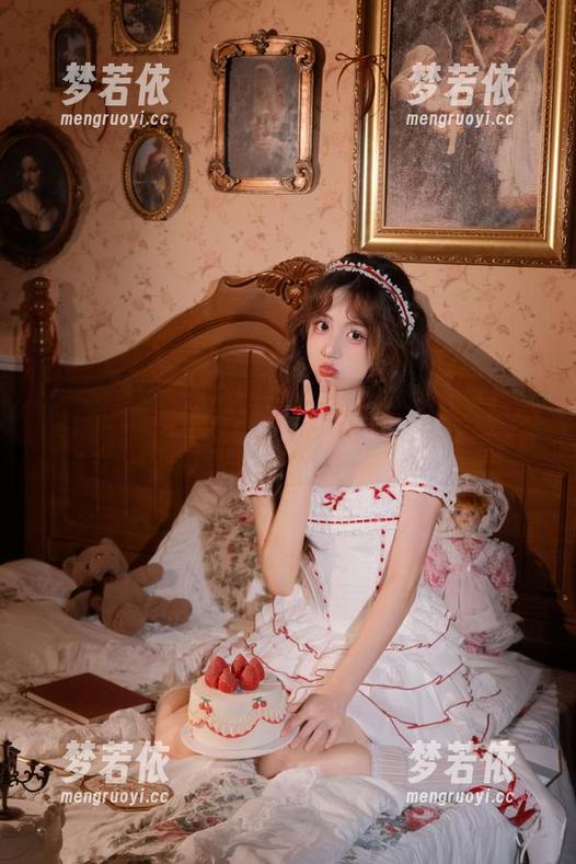 丽柜 - 观看蕊蕊温柔写真，感受她灵动逼真的艺术合集.txt-梦若依