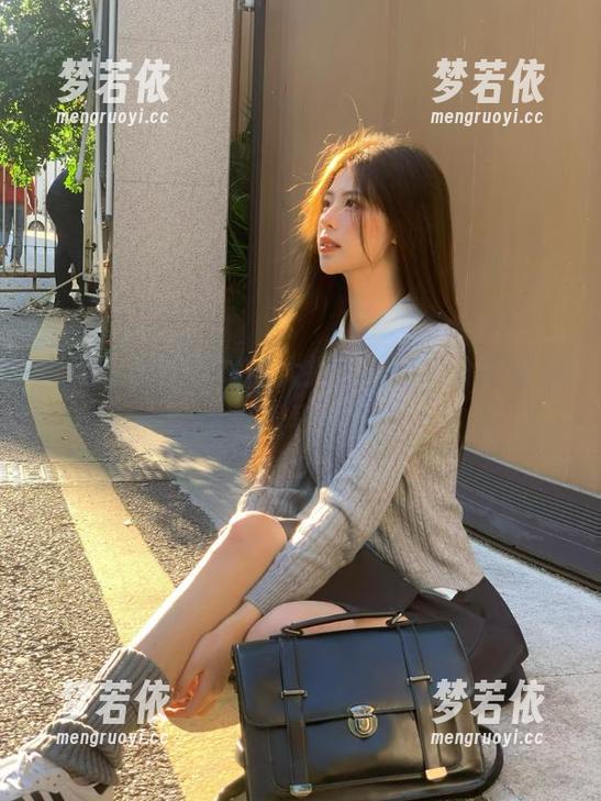 九柒喵比基尼COS大揭秘，精彩分享让你大开眼界！.txt-梦若依