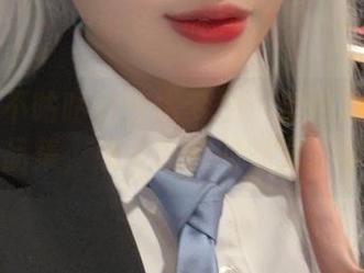 九言从不咕咕的艺术梦想：走进莫娜的写真作品集，感受独特的视觉盛宴.txt