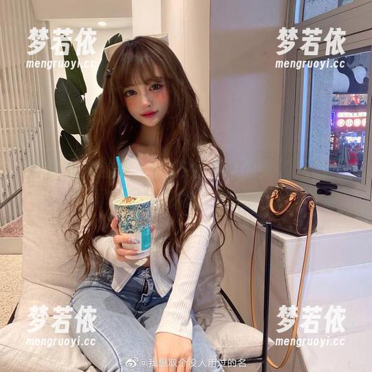 捕捉流光溢彩，佳佳好难啊少女的定制写真作品让你欲罢不能.txt-梦若依