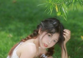 微密圈 - 保守的二舅妈高清写真：穿上皮衣，她如何用图片诠释不羁与力与美.txt