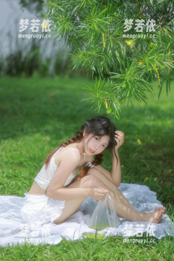 微密圈 - 保守的二舅妈高清写真：穿上皮衣，她如何用图片诠释不羁与力与美.txt-梦若依