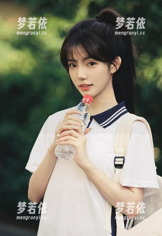 克拉女神 - 周迪女孩写真图集上线：浪漫瞬间，免费下载带回家.txt-梦若依