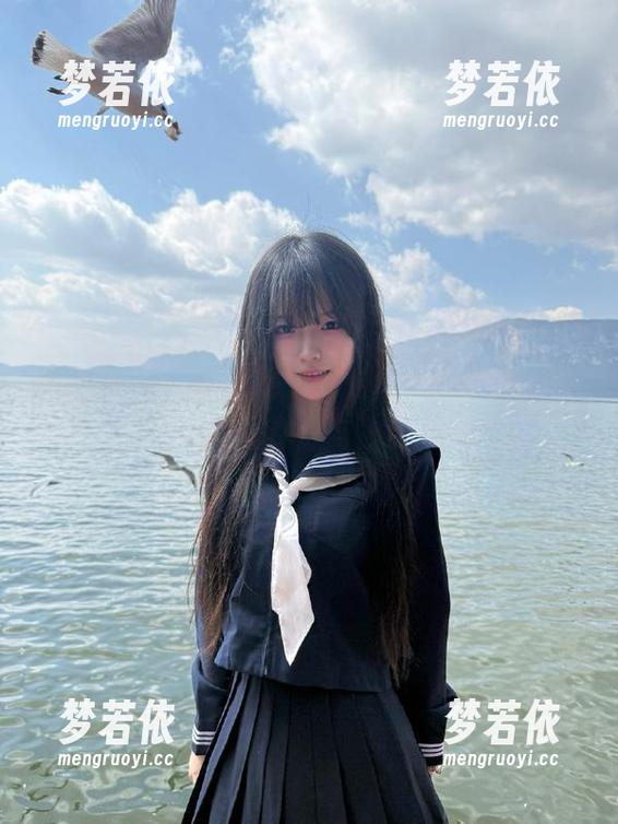 克拉女神 - 跟随妮子的脚步，探寻那些动人的圣诞写真作品与独特资源.txt-梦若依
