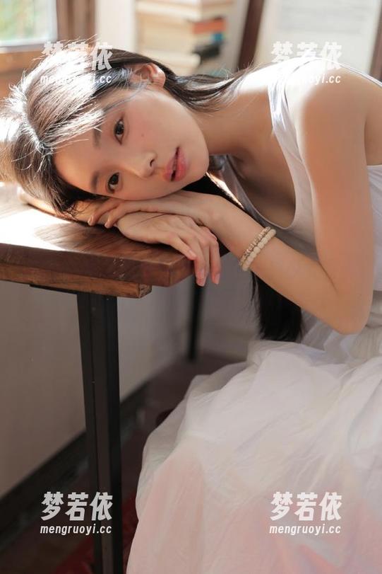 克拉女神 - 最新作品来袭！宋黛少女写真带你进入梦幻般的青春世界！.txt-梦若依