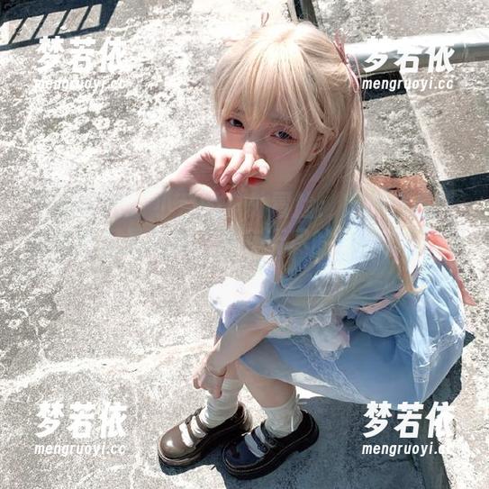 克拉女神 - 小芹的户外冒险：定制作品带来的不仅是美照，还有无尽的自黑时刻.txt-梦若依