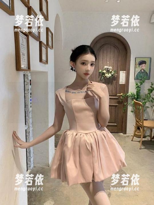 克拉女神 - 走进王睿的连衣裙世界，专属作品集等你来下载，感受不一样的时尚魅力！.txt-梦若依