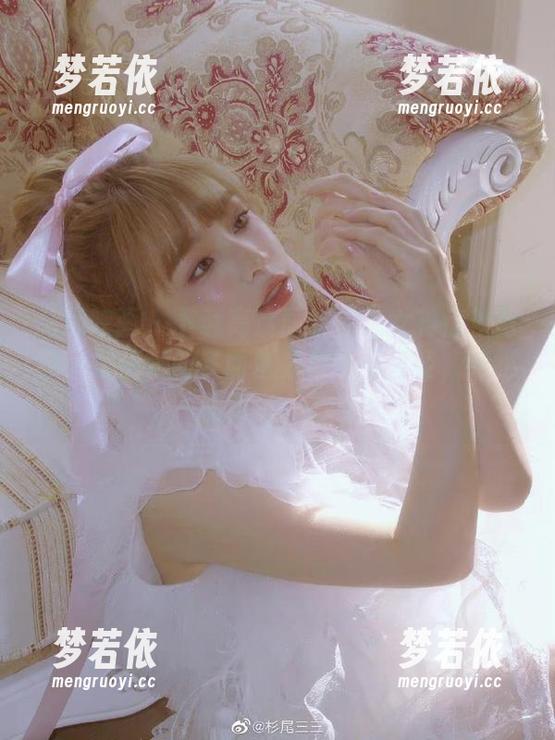 兔玩映画 - 下载高清面饼仙儿女神惊艳写真，解锁她的多面魅力与优雅风姿，绝不能错过！.txt-梦若依
