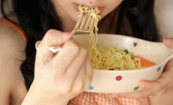 追寻护士学妹的美丽足迹，兔玩映画写真合集让你流连忘返的视觉盛宴.txt
