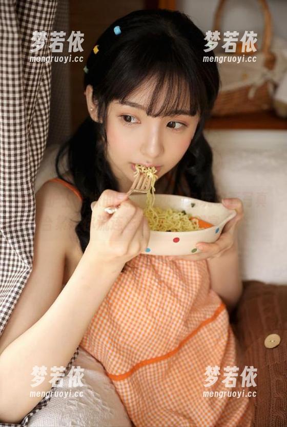 追寻护士学妹的美丽足迹，兔玩映画写真合集让你流连忘返的视觉盛宴.txt-梦若依