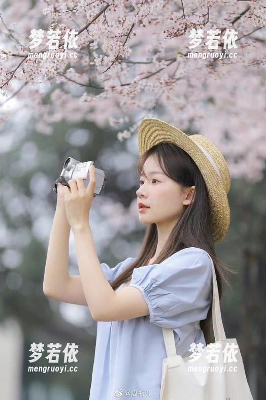 网盘直达：兔玩映画草坪上的小细腿高清写真下载，让你的视野在绿意中跃动！.txt-梦若依