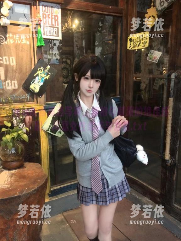 兔玩映画精选写真，旗袍与制服的绝佳搭配，尽显女性柔美与力量.txt-梦若依
