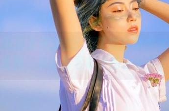 兔玩映画重磅推出：绿T恤白鞋少女的唯美美图，述说青春故事的公主梦.txt