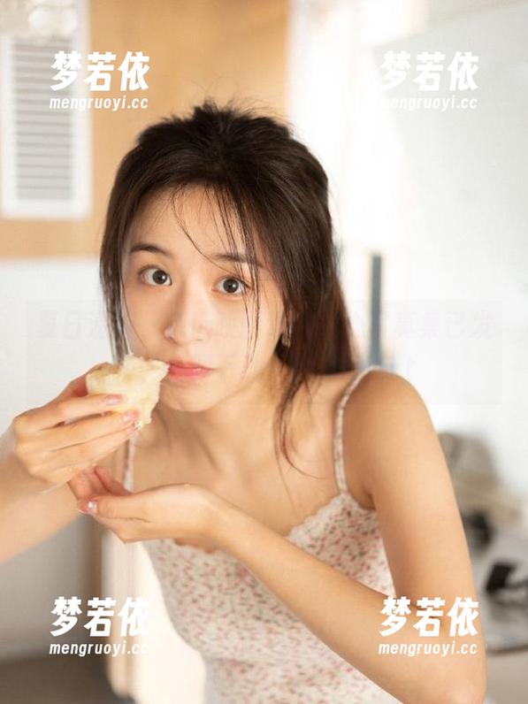 夏日清凉，兔玩映画草莓甜心写真集已发布，立即下载带回家！.txt-梦若依