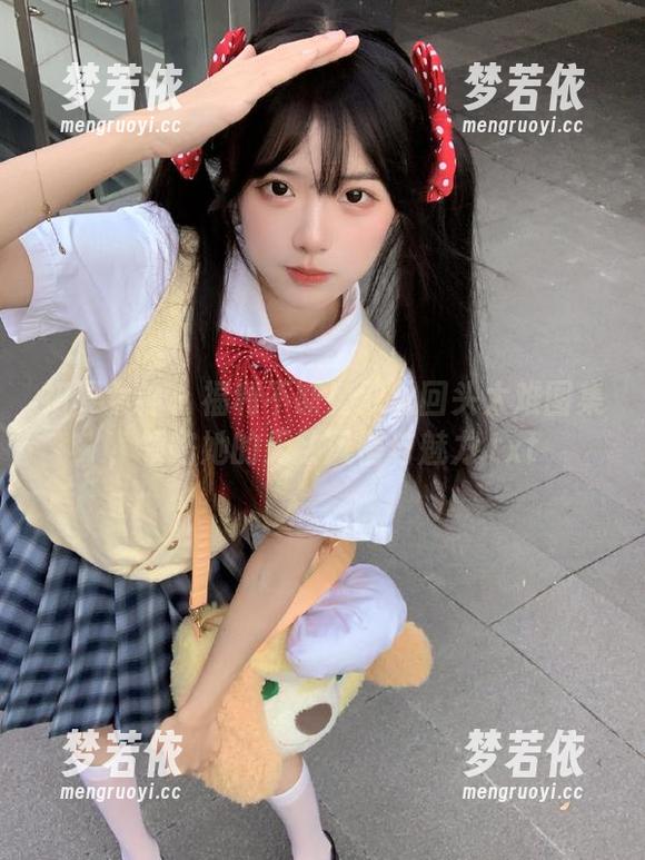 初夏女神 - 福利不断！双双回头太难图集，领略她的无数风情与魅力.txt-梦若依