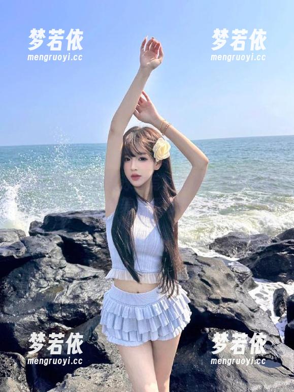 初夏女神 - 柒柒泳衣写真精选：极致表现淋漓尽致的女性美与活力四射的个性.txt-梦若依