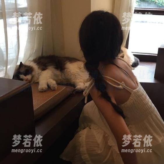 初夏女神 - 点点天使高清写真图库：让你沉浸在这个梦幻般的视觉盛宴中.txt-梦若依