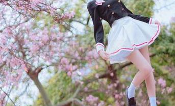 探索南桃Momoko的教室：分享她的写真集与心灵故事.txt