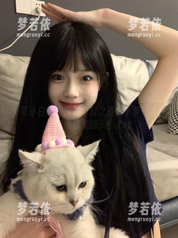 可可小白兔的居家奇幻之旅：小萝莉写真图册带你笑翻天！.txt-梦若依
