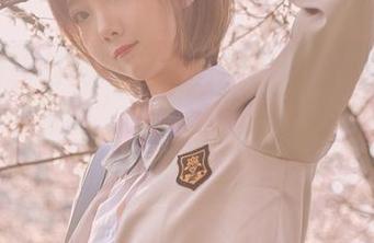 让名濑弥七的写真套图带你进入“没有吉他的吉他妹妹”的梦幻世界，心动不已！.txt
