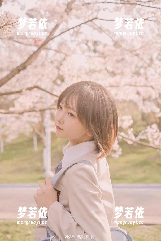细腻生活：名赖弥七居家写真集资源，让你沉浸其中的美好.txt-梦若依