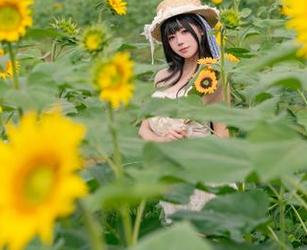 咬一口兔娘班车霞沢美游：定制写真让你走进咬一口兔娘的梦幻旅程！.txt