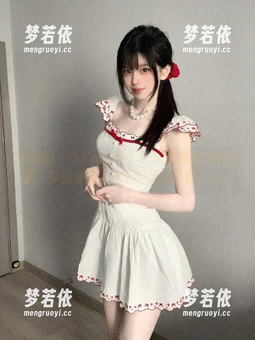 嗲囡囡 - 小Kaili小丁丁泳池美图在线呈现，带你体验水底下的梦幻世界！.txt-梦若依
