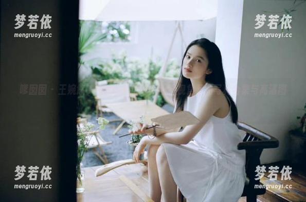 嗲囡囡 - 王婉悠QueenJK世界：独特视角下的写真合集与高清图片.txt-梦若依