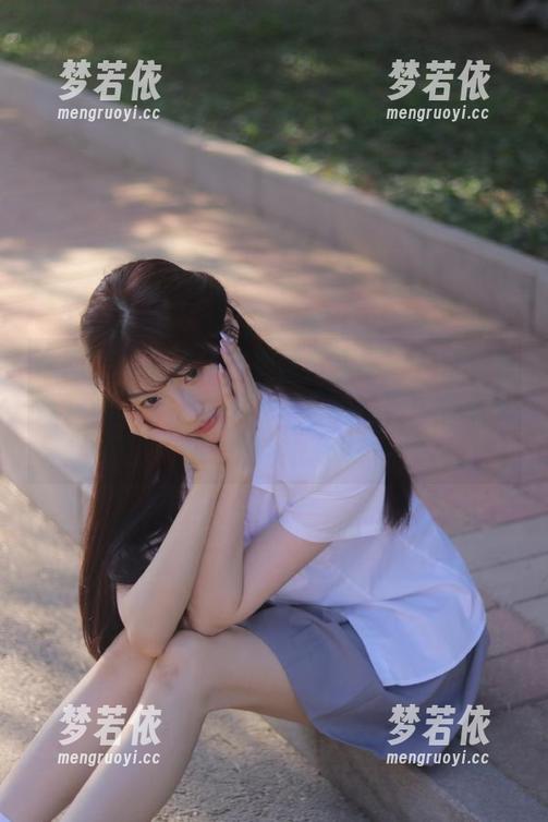 嗲囡囡 - 高清牛仔裤写真合集：下载还是陈梵妮的时尚灵感，完美演绎现代潮流与个性风格！.txt-梦若依