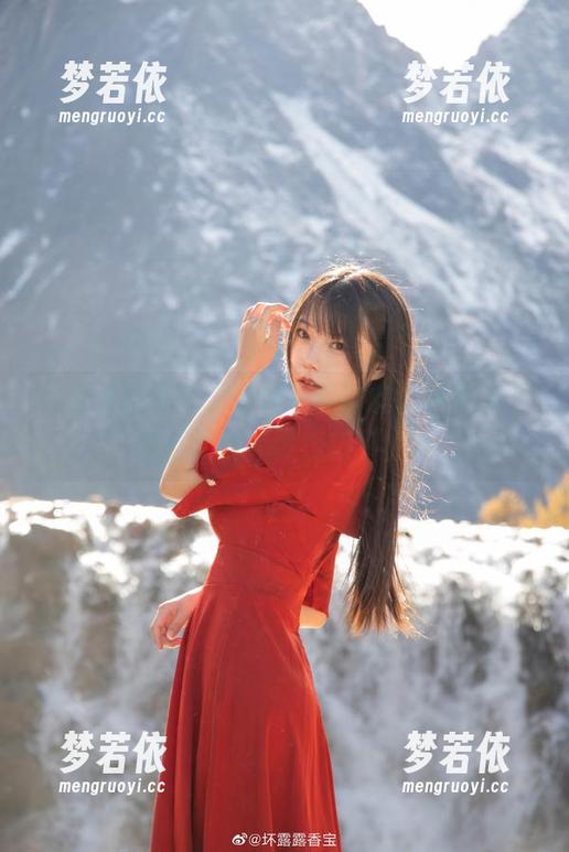 高清资源赏析：坏露露香宝的红裙写真，你看了绝不会后悔！.txt-梦若依