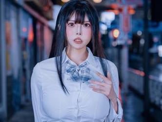“夏小秋秋秋N53雀斑少女”写真合集——分享那些美丽不绝于耳的雀斑，展现无畏与自信。.txt