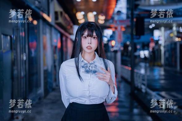 “夏小秋秋秋N53雀斑少女”写真合集——分享那些美丽不绝于耳的雀斑，展现无畏与自信。.txt-梦若依