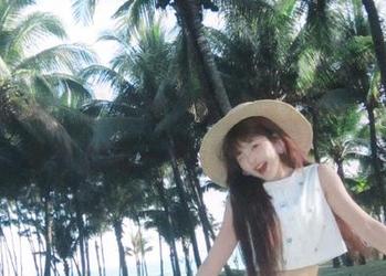 大生模拍 - 君君黑白写真集分享，展现生命中的每一个动人瞬间.txt