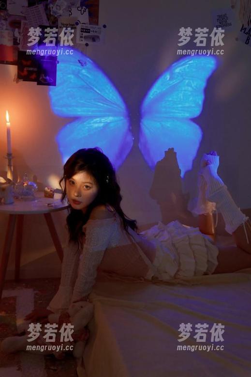 头条女神 - 原图分享：乔安教室中的创意灵感与学习心态的完美结合.txt-梦若依