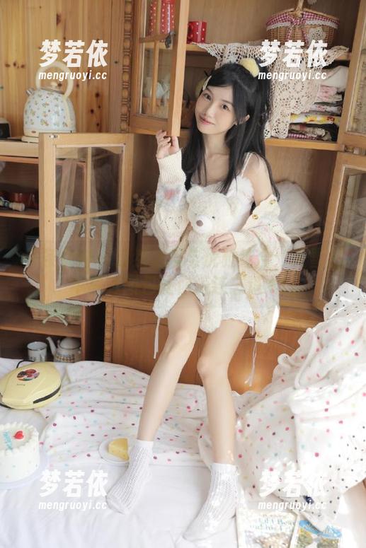 头条女神 - 自然之美与优雅结合：文雪奶牛写真图包让你流连忘返.txt-梦若依