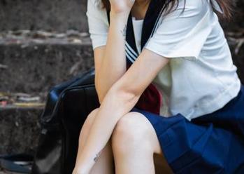 头条女神 - 易阳的定制网袜作品，炫耀个性与优雅的完美结合.txt