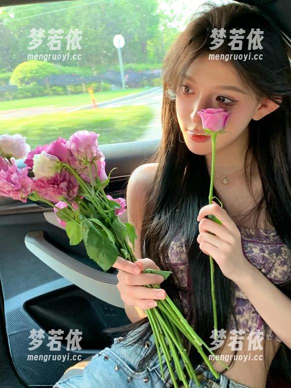 头条女神 - 探索曲佑熙的棉袜时尚世界，精彩写真合集与套图.txt-梦若依