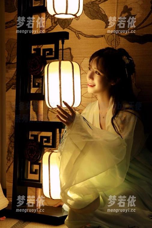 头条女神 - 时尚前沿：杨漫妮baby天使系列原图更新，领略绝佳摄影技巧.txt-梦若依