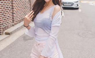 头条女神 - 王竹的白裙童话：精致美图图集，带您进入梦幻世界.txt