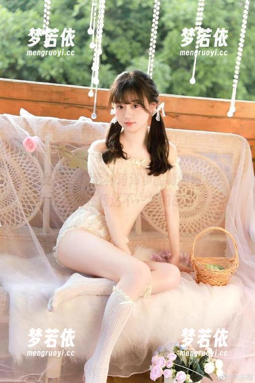 头条女神 - 探索神琦泽步的制服图集，每一件作品都在传达不一样的故事！.txt-梦若依