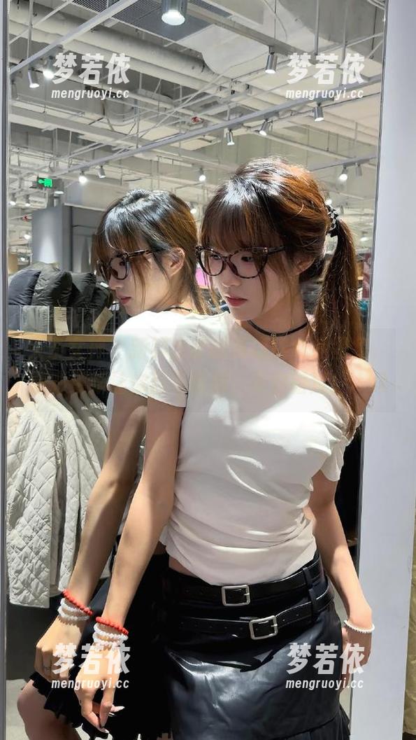 头条女神 - 新鲜出炉的萌琪琪红裙图集，精彩更新让你目不暇接，不容错过！.txt-梦若依