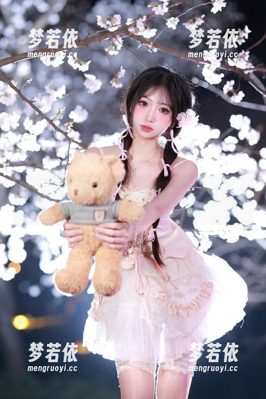 头条女神 - 作品无限魅力！钟晴短裤写真下载指南，尽在此处等你来抢！.txt-梦若依