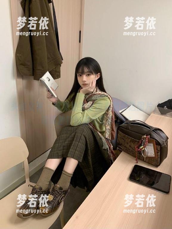 头条女神 - 纵览鱼宝宝内衣的精选图片，演绎独特的时尚故事.txt-梦若依