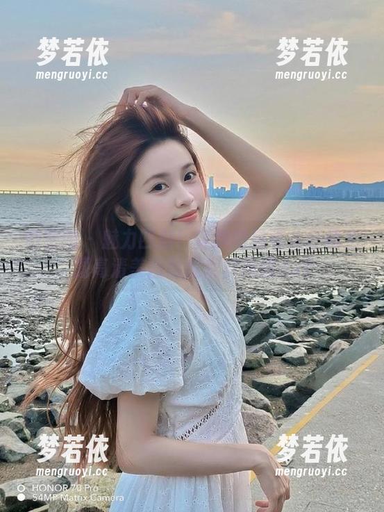 微密圈 - 魅力四射！奔跑的晶骡儿红裙主题高清美图展现别样风情.txt-梦若依