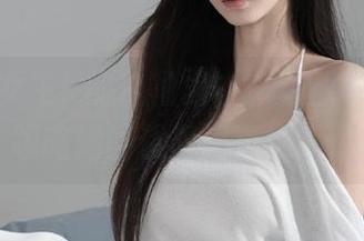 沉醉在女主K的白裙之中，原图下载带你领略她的优雅风范！.txt