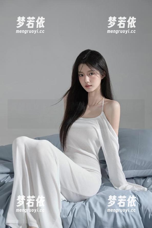 沉醉在女主K的白裙之中，原图下载带你领略她的优雅风范！.txt-梦若依