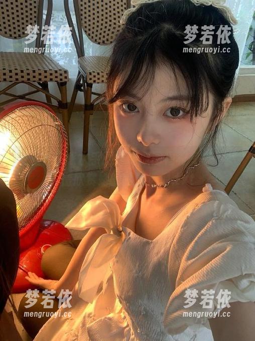 女主K性感水手服妹妹原图福利专享，尽情欣赏她的惹火造型.txt-梦若依