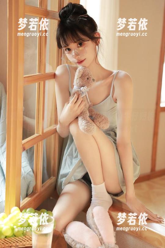 微密圈 - 快来查看女刺客带来的牛仔短裤图包，时尚写真一网打尽！.txt-梦若依